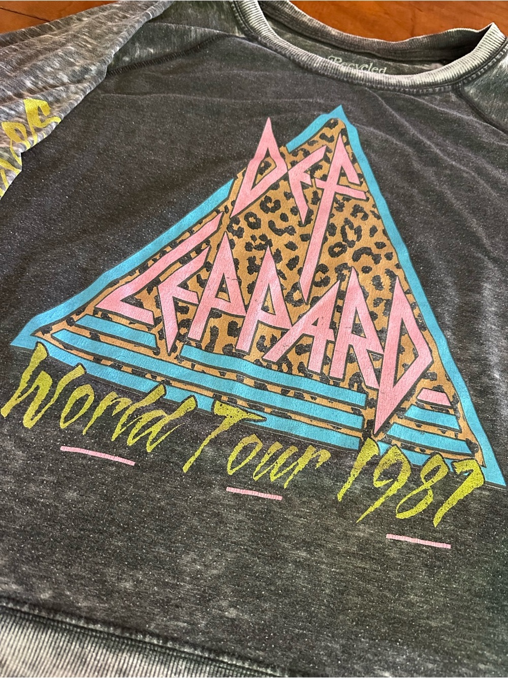 Def Leppard World Tour 1987 Acid Wash Oversized Sweatshirt Leopard Graphic L - Picture 4 of 6